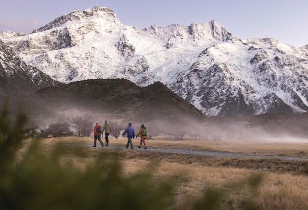 Explore wild national parks and lively urban centres when you travel around the South Island. These recommended itineraries will make sure you take in all the top attractions. 