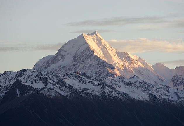 ニュージーランド最高峰、アオラキ/マウント・クックの魅力は、登山やトレッキング、遊覧飛行などで存分に楽しめます。詳しくはこちらから。