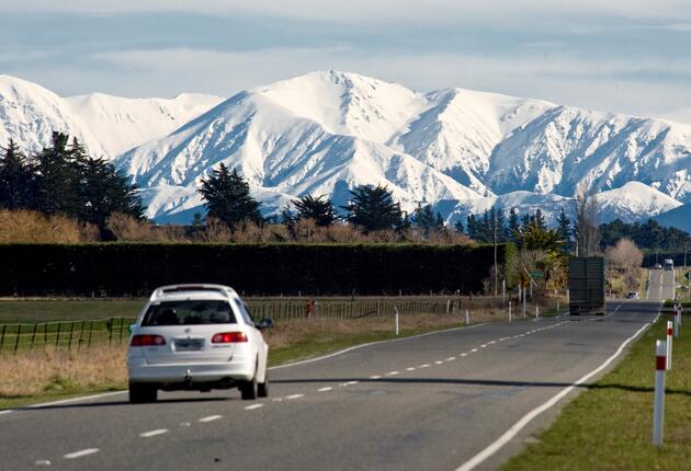 뉴질랜드의 주제별 고속도로는 명승지를 지나가며 가장 유명한 관광지로 연결되도록 마련되어 있다.