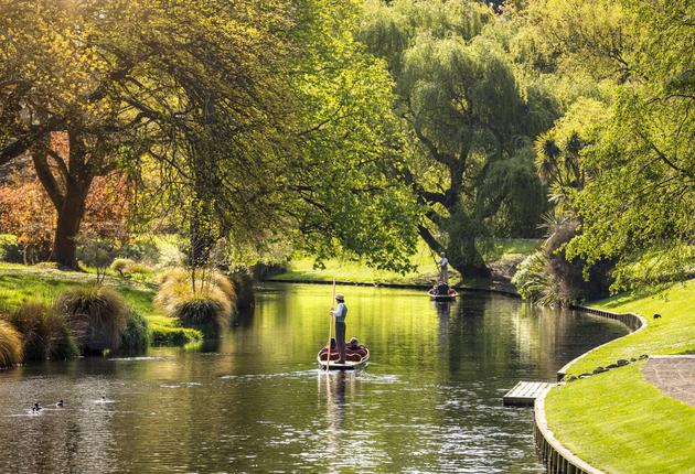 Christchurch city promises an eclectic mix of historic elegance and contemporary culture. As the gateway to the South Island, it's a must on any itinerary.