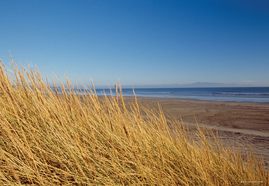 Oreti Beach, just a few kilometres from the city of Invercargill, offers a vast expanse of sand, surf and sunshine.