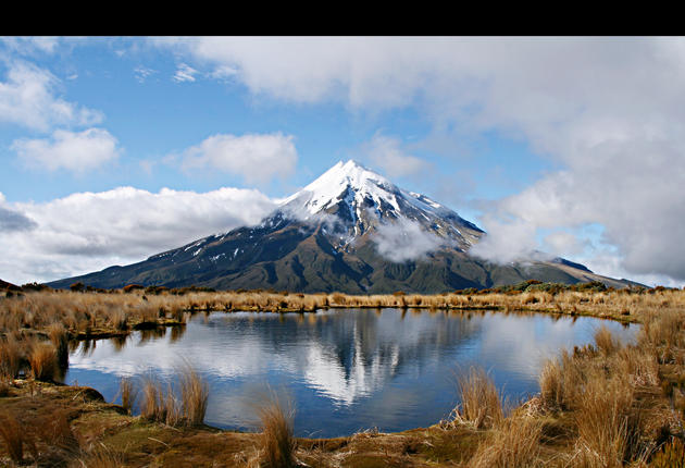 Wildes Neuseeland: Keine andere Region der Neuseeland-Nordinsel hat einen so prägnanten Charakter wie Taranaki. Von jeder Ecke kann man den symmetrischen Kegel des Mount Taranaki sehen.