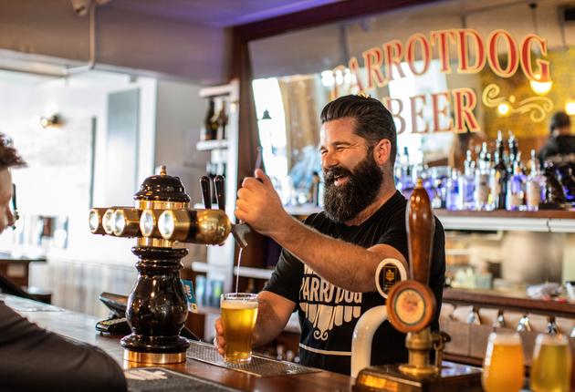 惠灵顿被誉为新西兰精酿啤酒之都。惠灵顿市中心、上哈特区 (Upper Hutt) 和卡皮蒂海岸都有啤酒厂，你可轻松找到乐享啤酒的绝佳去处。