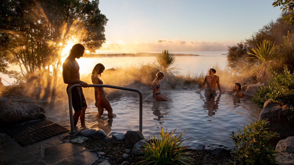 Polynesian Spa - from 9am to 10pm, the best place to be with friends